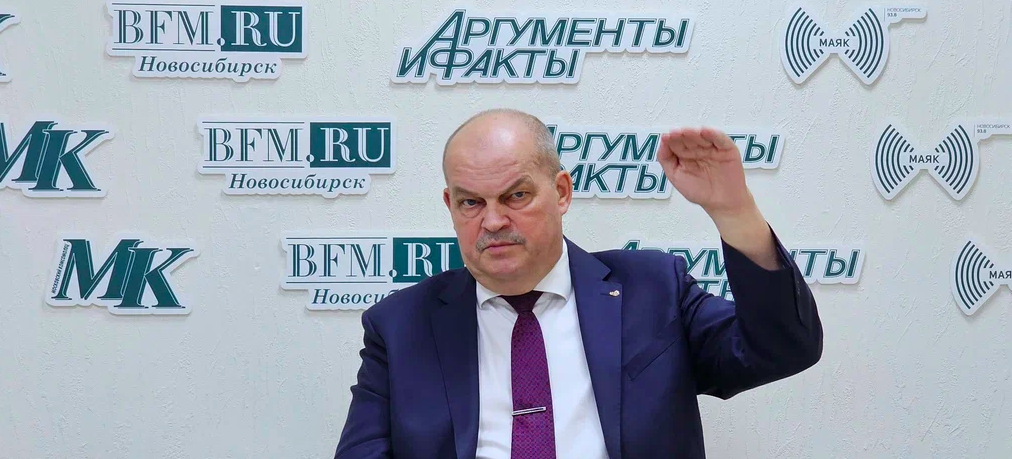 Фото «В детстве я мечтал стать космонавтом». Глава Депобра мэрии Новосибирска Рамиль Ахметгареев дал первое интервью юнкорам Сиб.фм Group 3